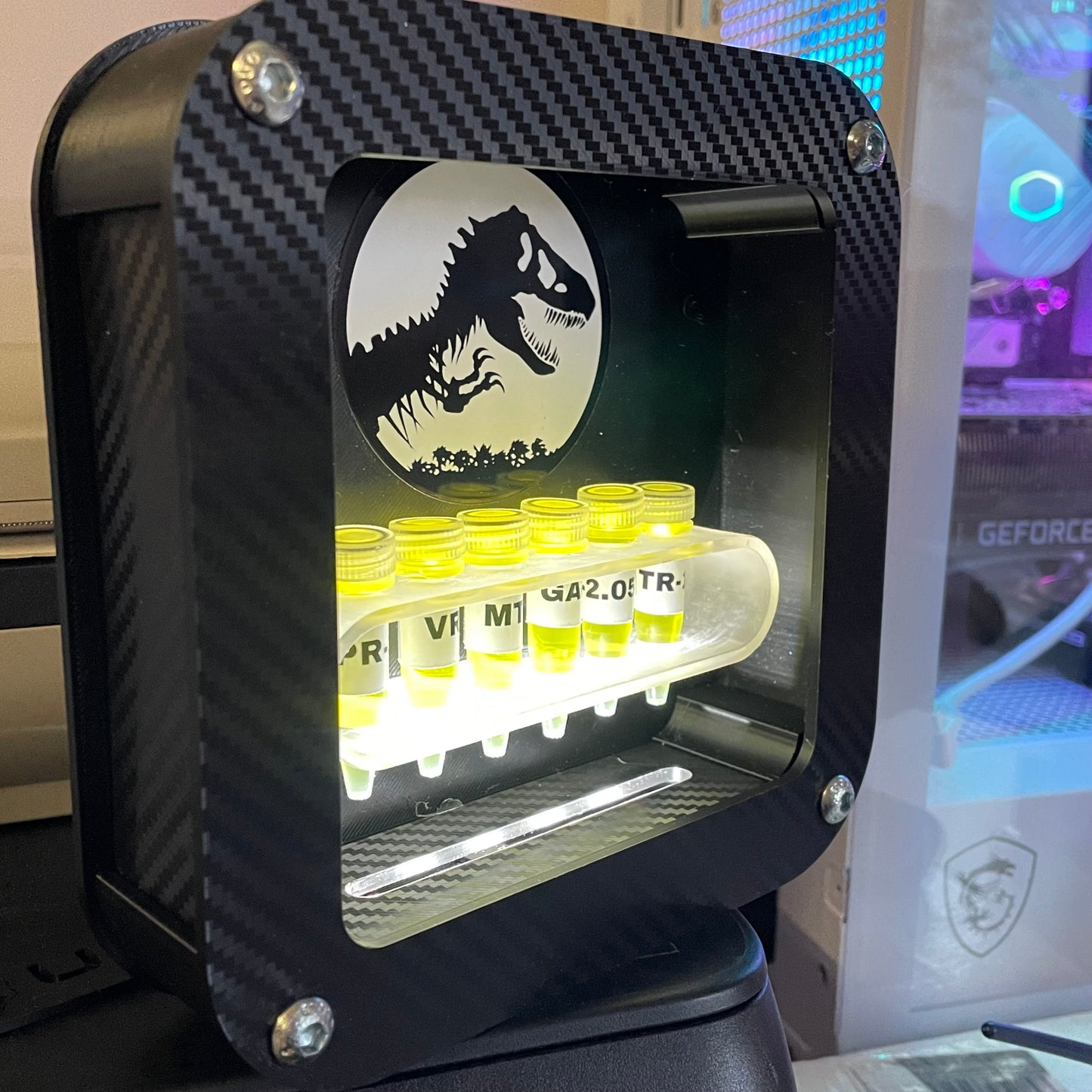 ELACE Présentoir avec 6 fioles rétro éclairage LED , représentation de l'ADN Jurassic Park pour Utilisation Fan Art Cosplay Collection (Copie)