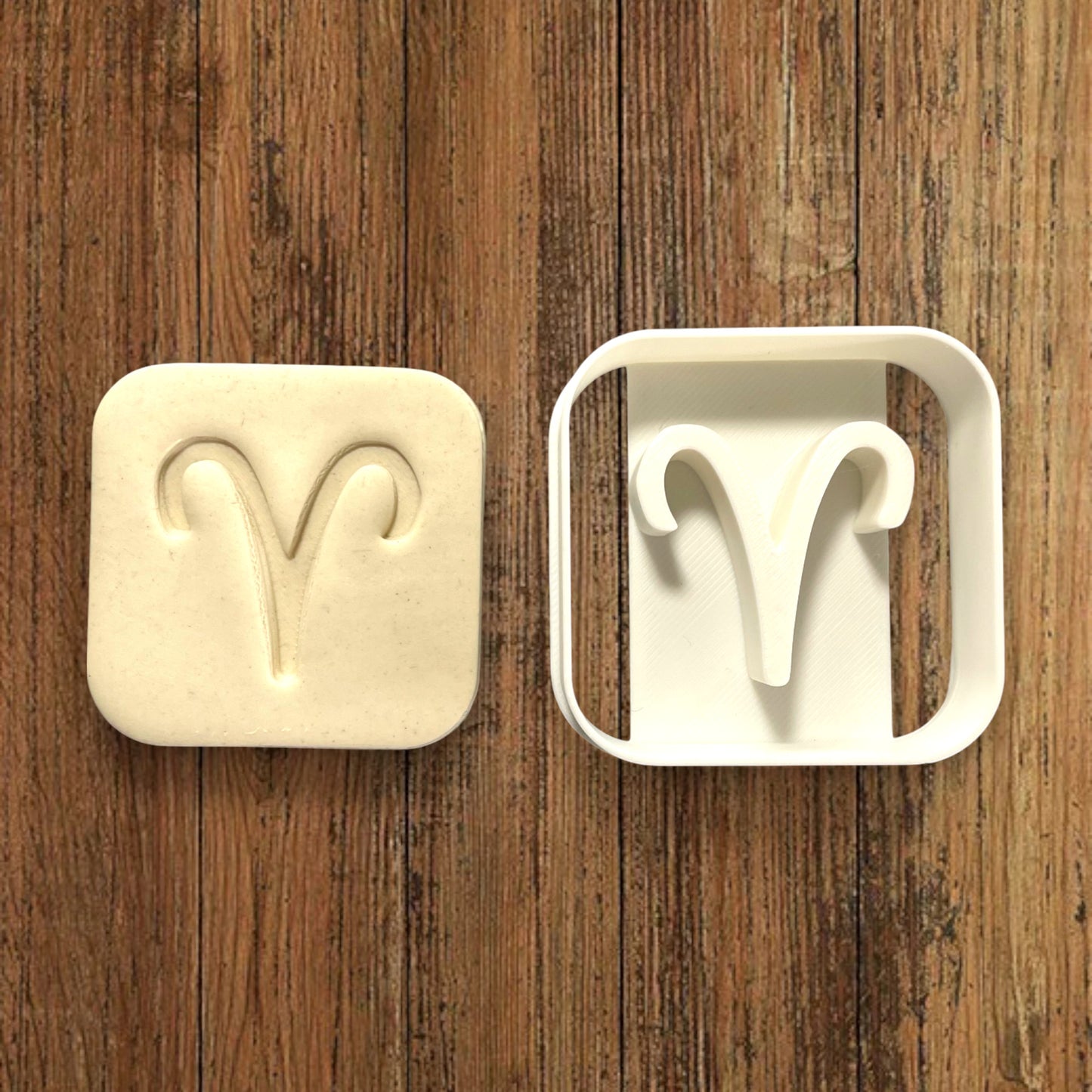 Emporte-pièce Signe Astrologie Bélier dim 5x5 cm - pour réalisation biscuits sablés -Décoration gâteau-Fait maison-France 3D