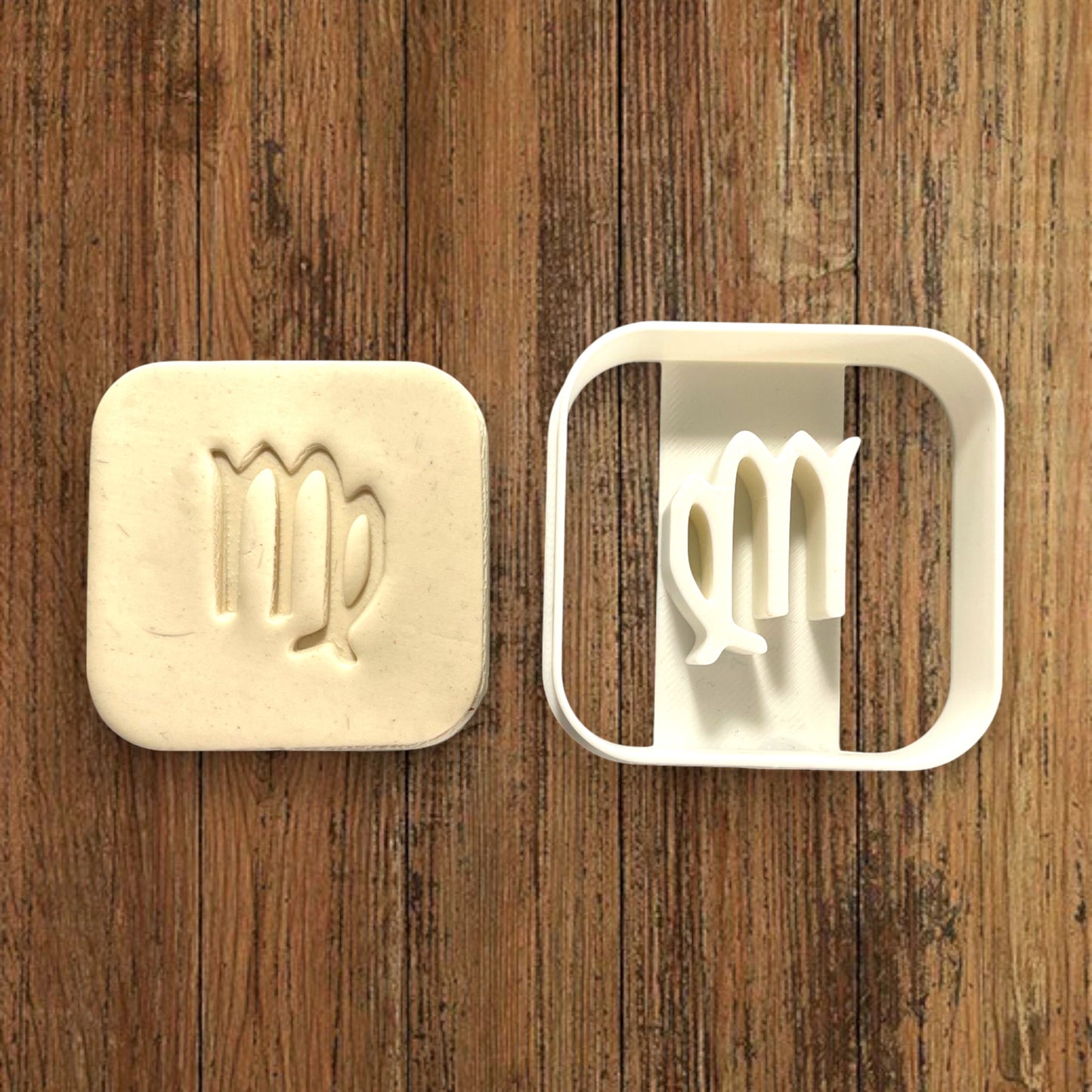 Emporte-pièce Signe Astrologie Vierge dim 5x5 cm - pour réalisation biscuits sablés -Décoration gâteau-Fait maison-France 3D