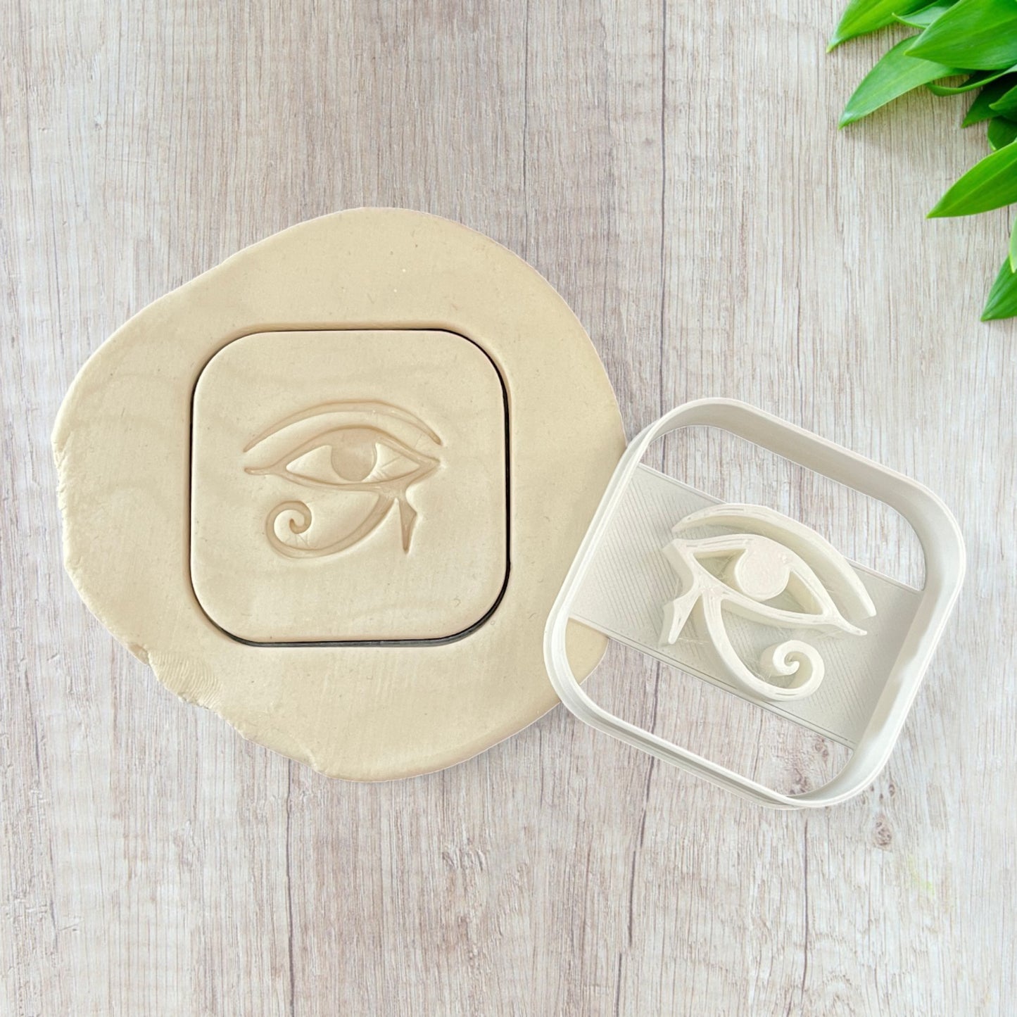 Emporte pièce hieroglyphe pour la réalisaton de biscuit sablé, patisserie, pate à sucre -Décoration gateau-Fait maison- ELACE