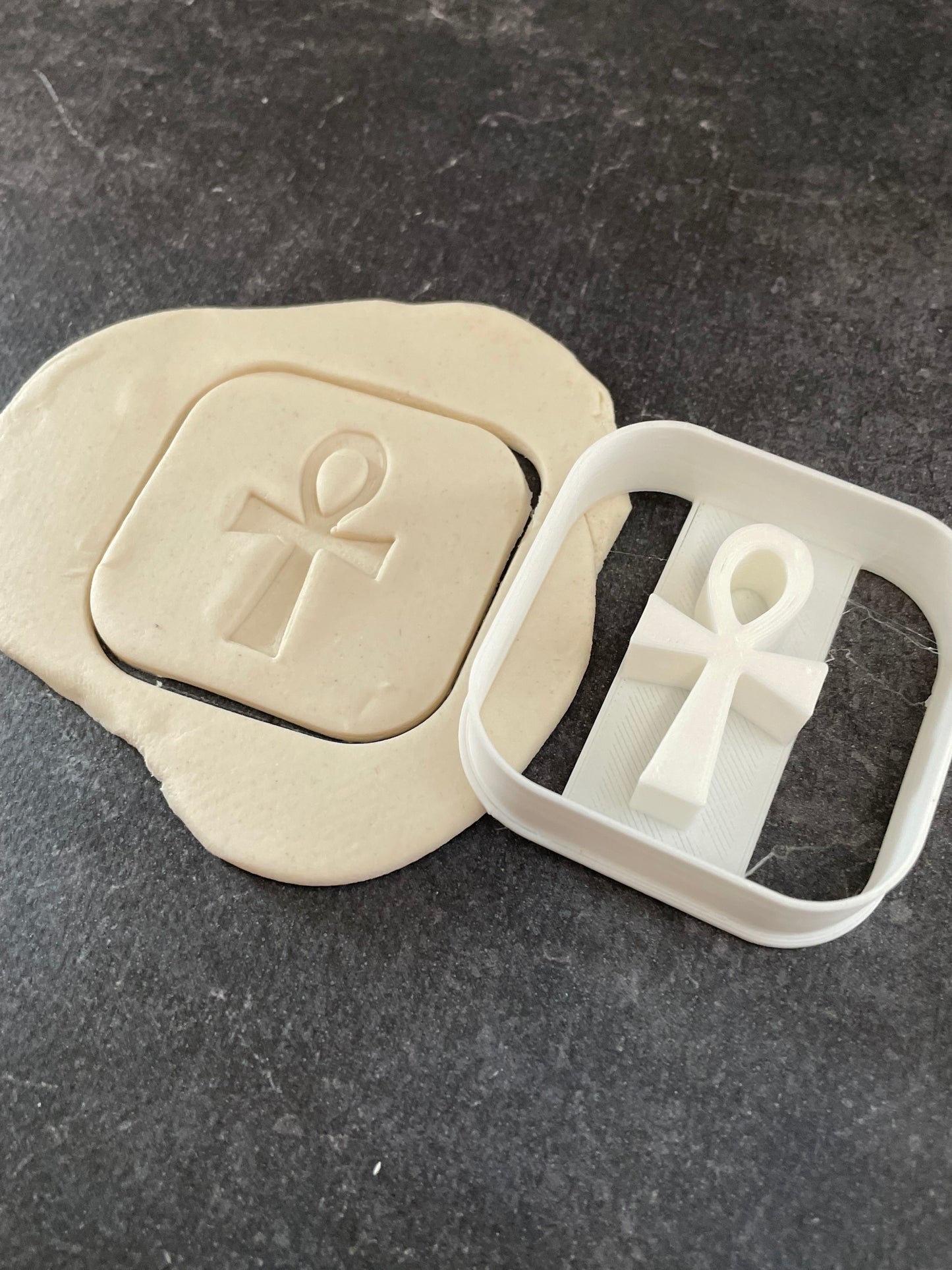 Emporte pièce hieroglyphe pour la réalisaton de biscuit sablé, patisserie, pate à sucre -Décoration gateau-Fait maison- ELACE