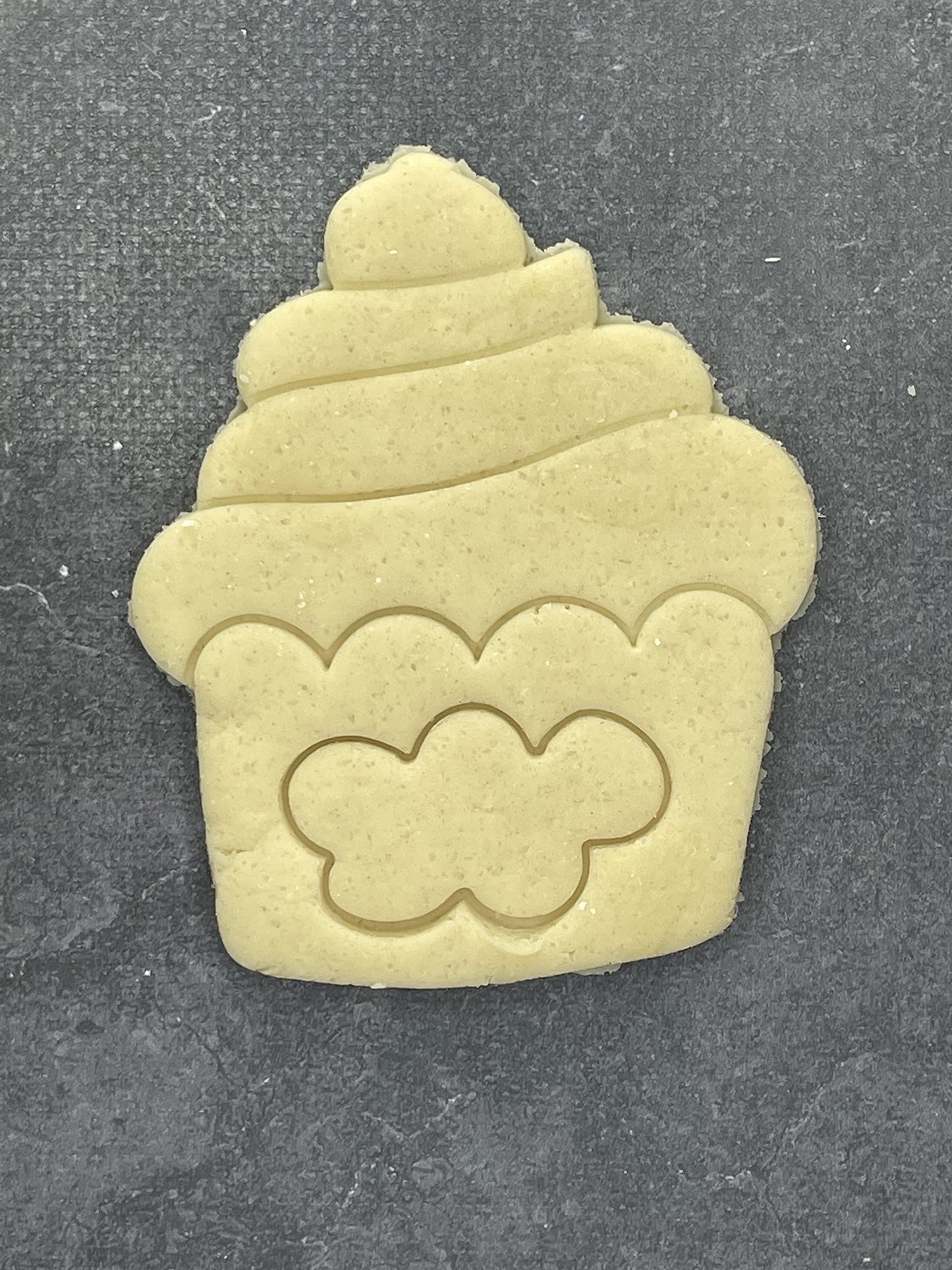 Emporte pièceCupcake nuage Forme - pour la réalisaton de biscuit sablé, patisserie, pate à sucre -Décoration gateau-Fait maison- ELACE