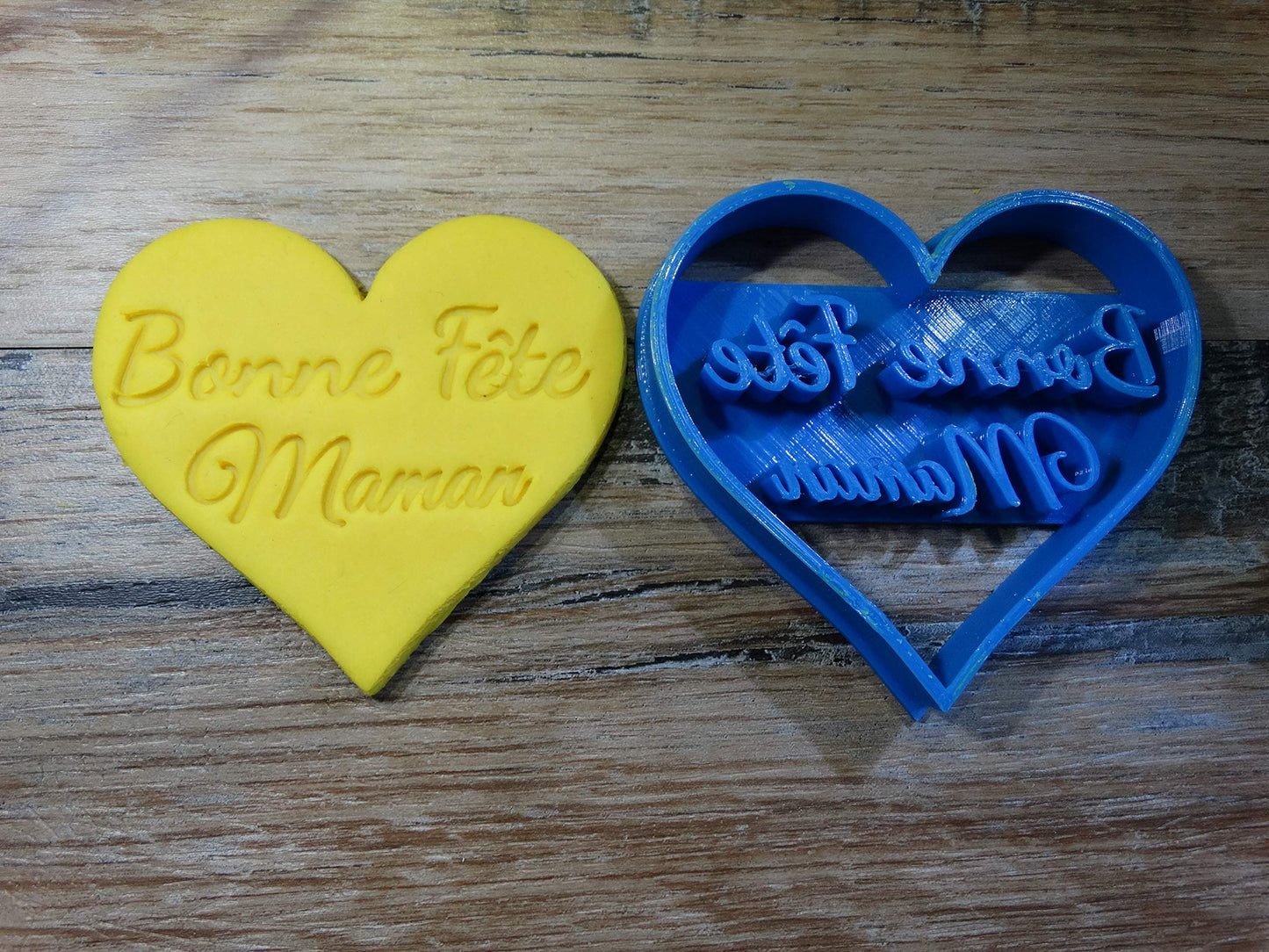 Emporte-pièce Coeur Bonne Fête Maman biscuit, pâte à sucre, pâte à modeler-Décoration gâteau-Fait maison-France 3D