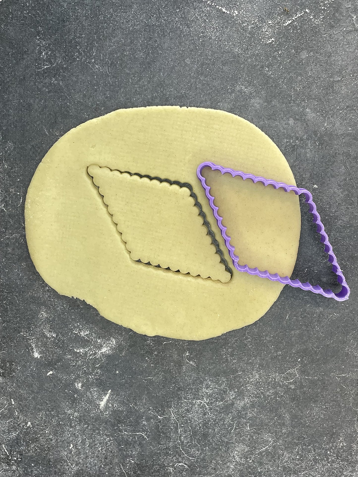 Emporte pièce Losange - Forme - pour la réalisaton de biscuit sablé, patisserie, pate à sucre -Décoration gateau-Fait maison- ELACE