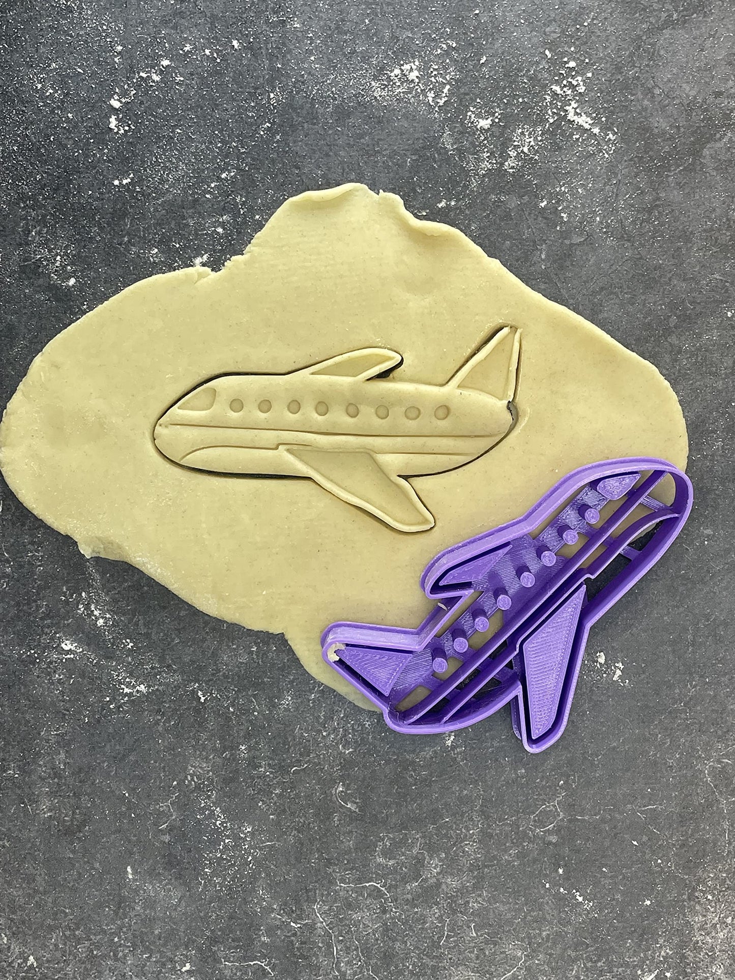 Emporte pièce Avion de ligne -Vehicule - pour la réalisaton de biscuit sablé, patisserie, pate à sucre -Décoration gateau-Fait maison- ELACE