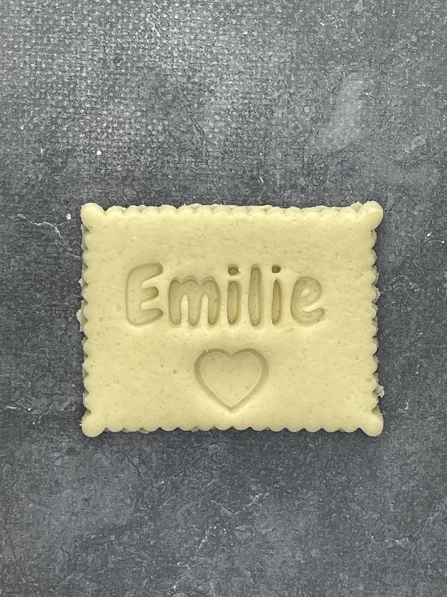 Emporte pièce 50 motifs Biscuit PRENOM + motif 50 aux choix- a personnaliser -biscuit sablé, patisserie, pate à sucre -Décoration-Elace