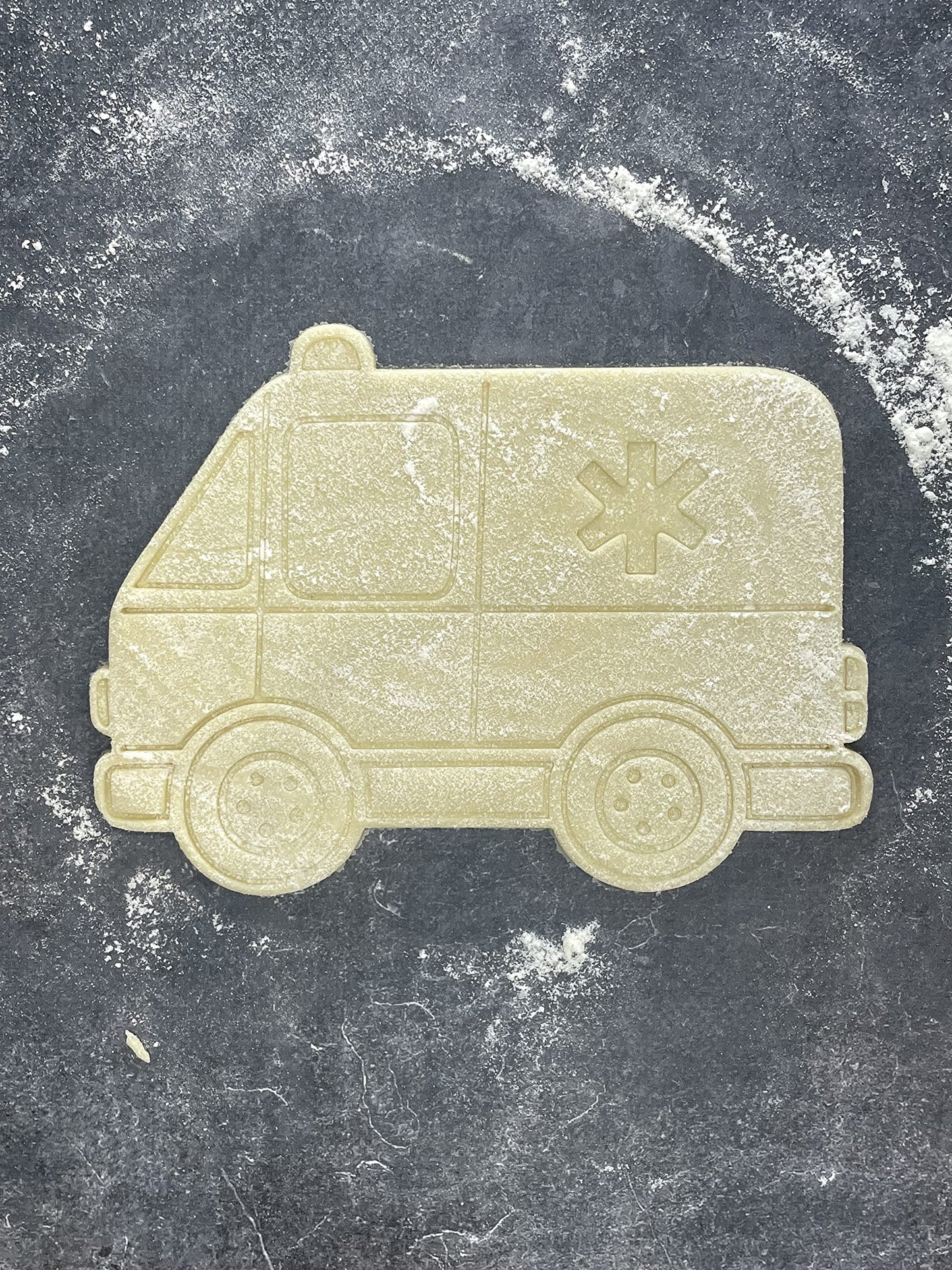 Emporte pièce Ambulance -Vehicule - pour la réalisaton de biscuit sablé, patisserie, pate à sucre -Décoration gateau-Fait maison- ELACE