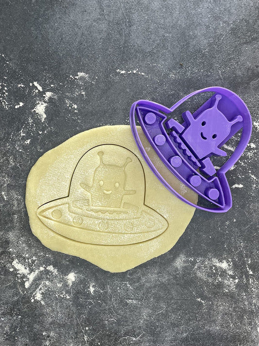 Emporte pièce Soucoupe volante -Vehicule - pour la réalisaton de biscuit sablé, patisserie, pate à sucre -Décoration gateau-Fait maison- ELACE