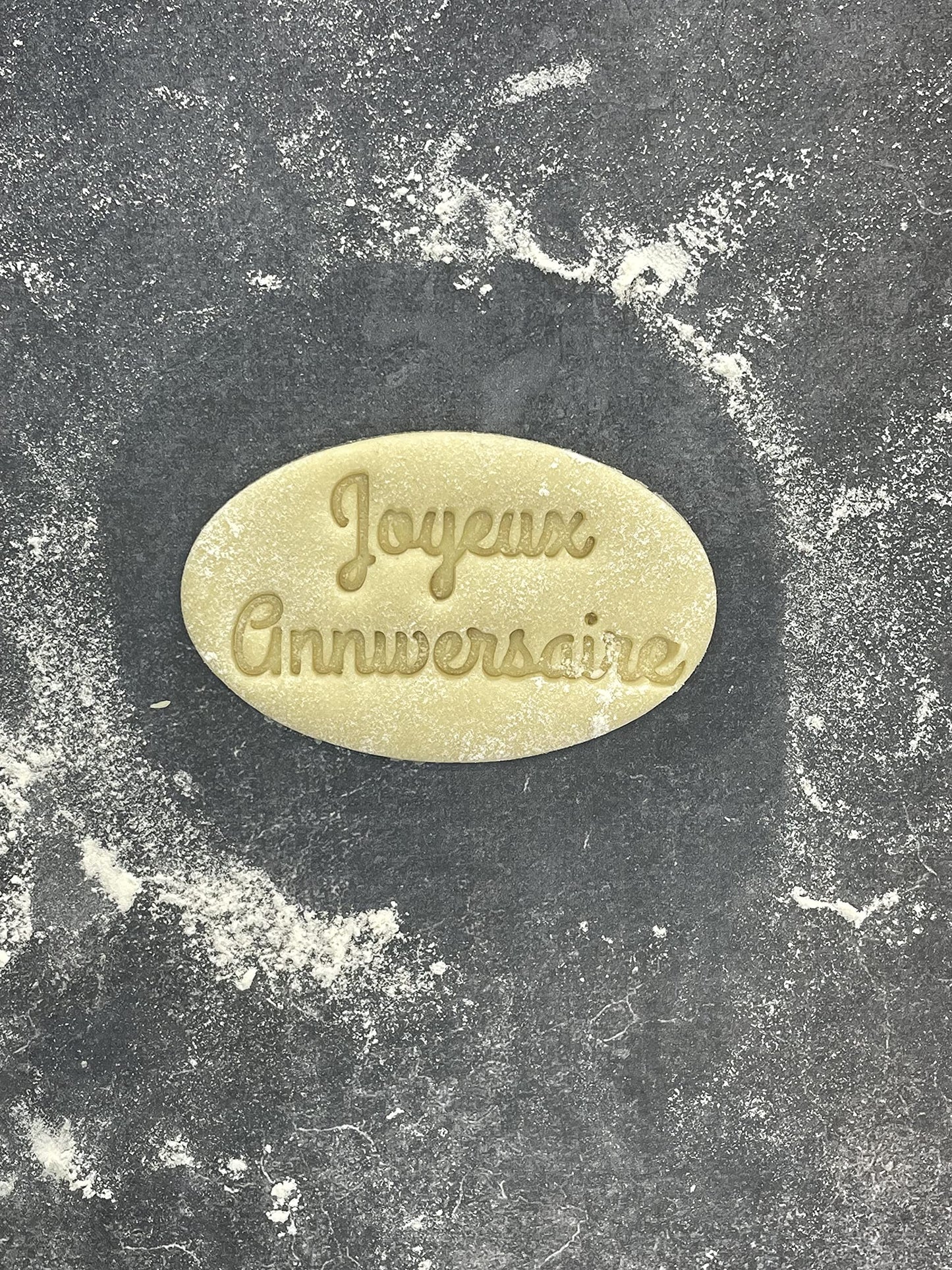 Emporte pièce Joyeux anniversaire ovale - Message - pour la réalisaton de biscuit sablé, patisserie, pate à sucre -Décoration gateau-Fait maison- ELACE