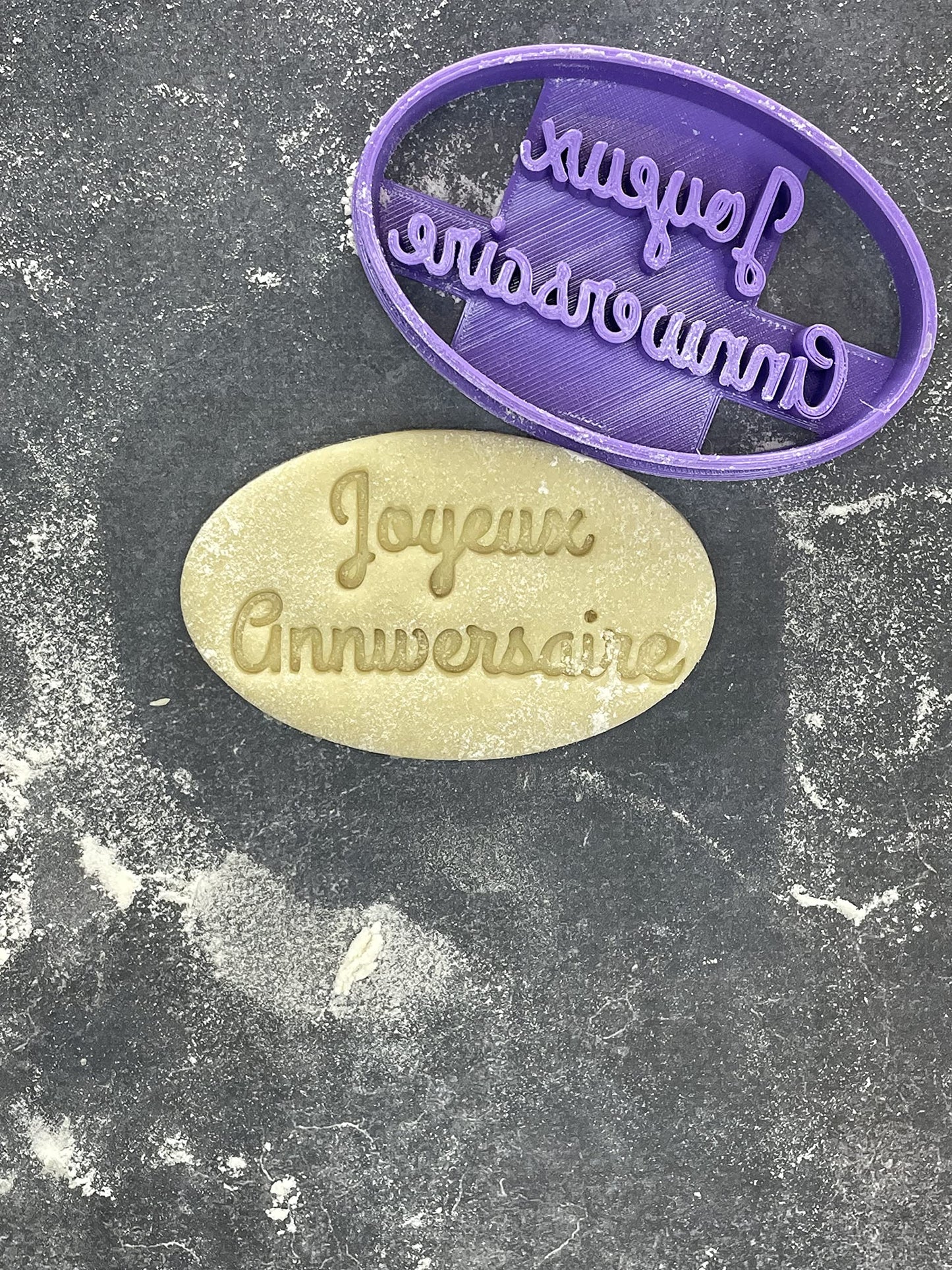 Emporte pièce Joyeux anniversaire ovale - Message - pour la réalisaton de biscuit sablé, patisserie, pate à sucre -Décoration gateau-Fait maison- ELACE