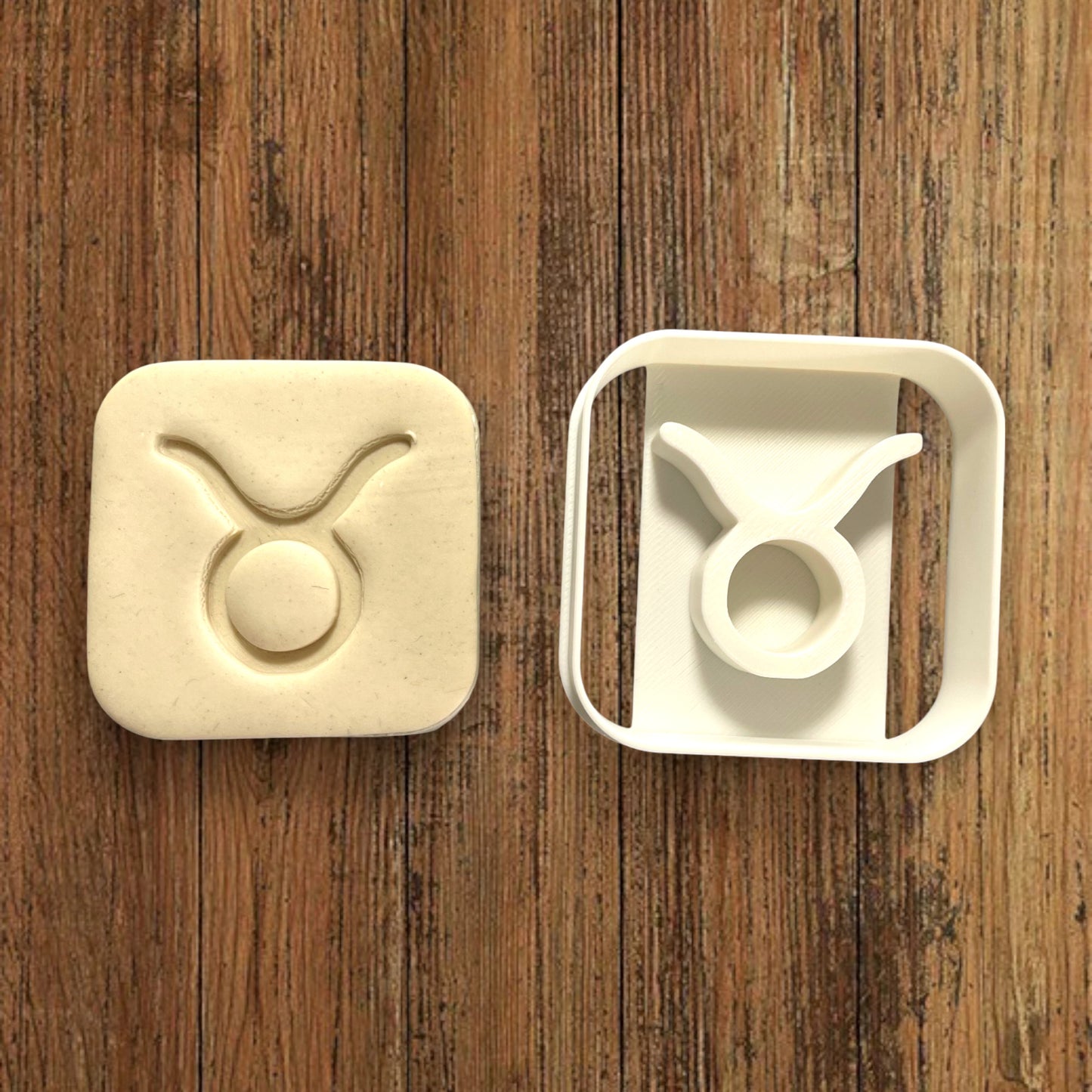 Emporte-pièce Signe Astrologie Taureau dim 5x5 cm - pour réalisation biscuits sablés -Décoration gâteau-Fait maison-France 3D