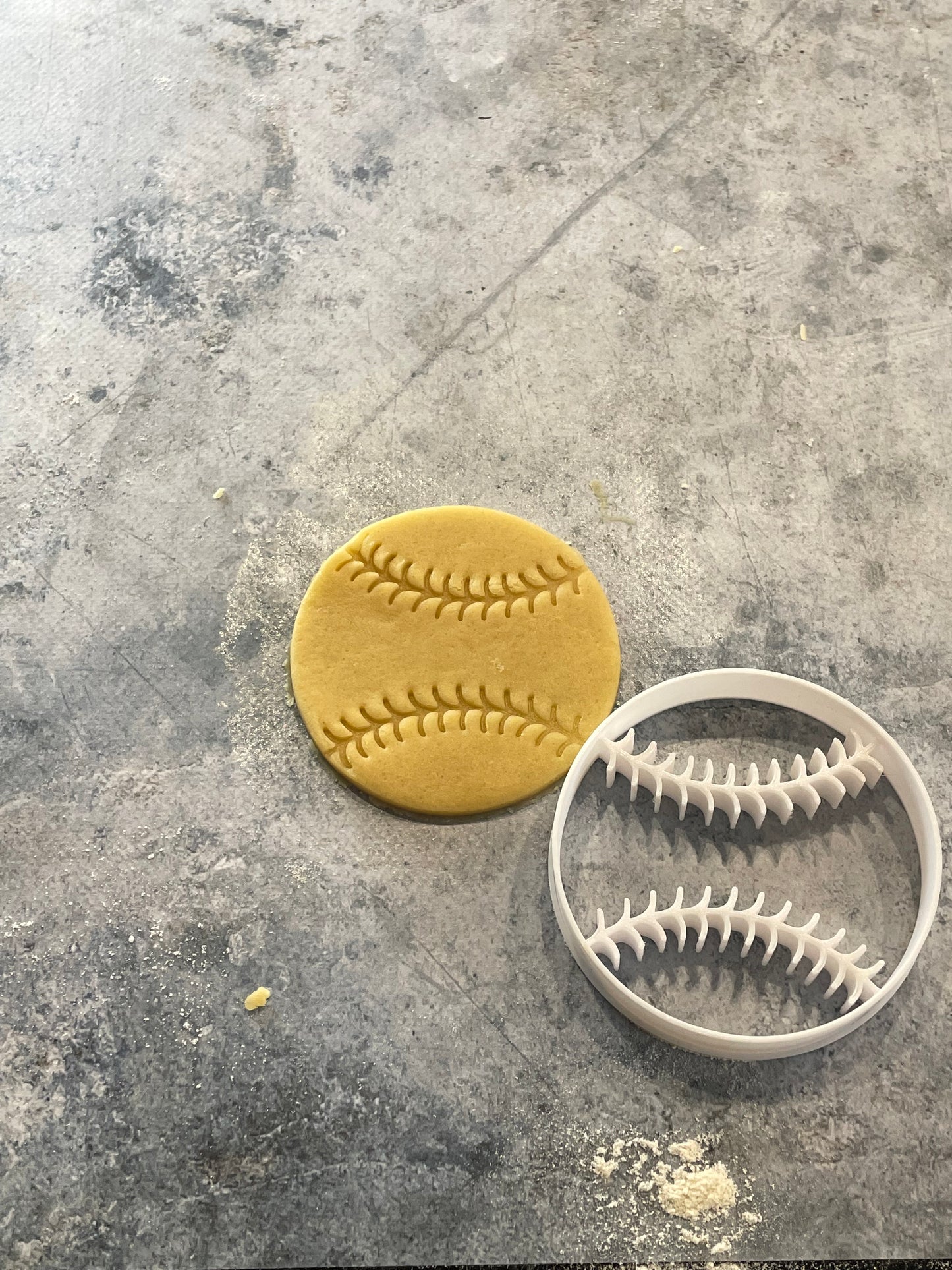 Emporte pièce Balle baseball   - Forme - pour la réalisaton de biscuit sablé, patisserie, pate à sucre -Décoration gateau-Fait maison- ELACE
