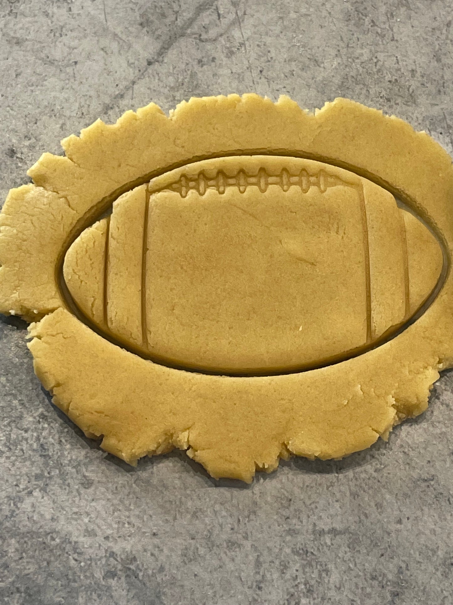 Emporte pièce Ballon NFL - Forme - pour la réalisaton de biscuit sablé, patisserie, pate à sucre -Décoration gateau-Fait maison- ELACE