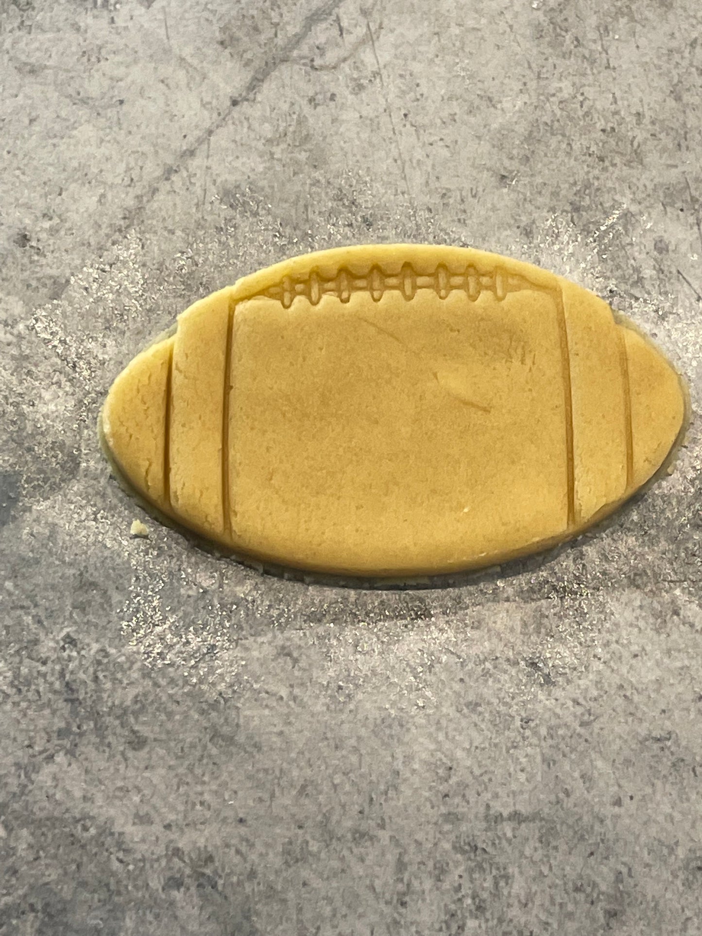 Emporte pièce Ballon NFL - Forme - pour la réalisaton de biscuit sablé, patisserie, pate à sucre -Décoration gateau-Fait maison- ELACE