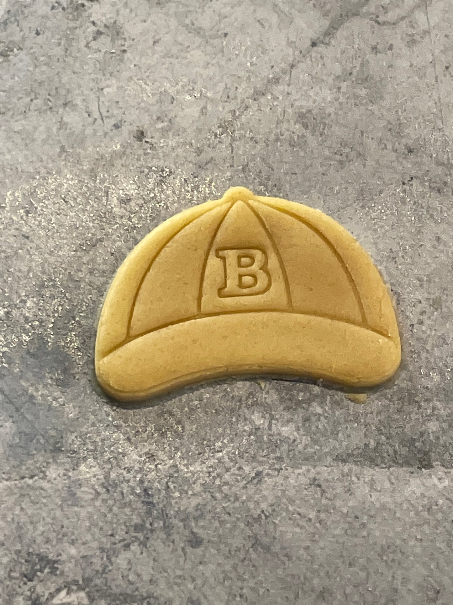 Emporte pièce casquette baseball   - Forme - pour la réalisaton de biscuit sablé, patisserie, pate à sucre -Décoration gateau-Fait maison- ELACE
