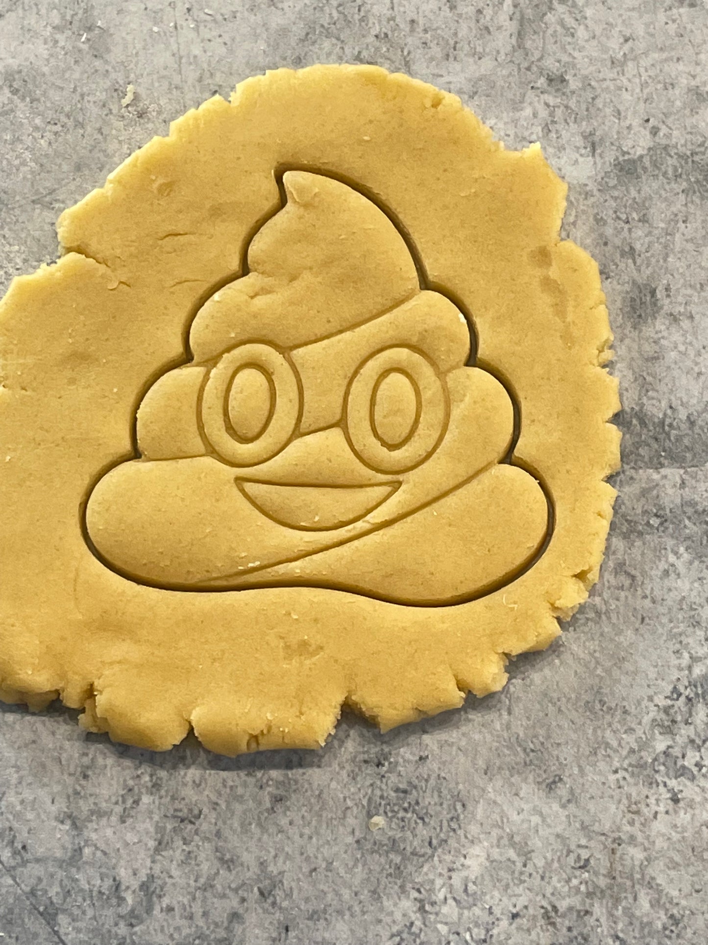 Emporte pièce crotte emoji - Forme - pour la réalisaton de biscuit sablé, patisserie, pate à sucre -Décoration gateau-Fait maison- ELACE