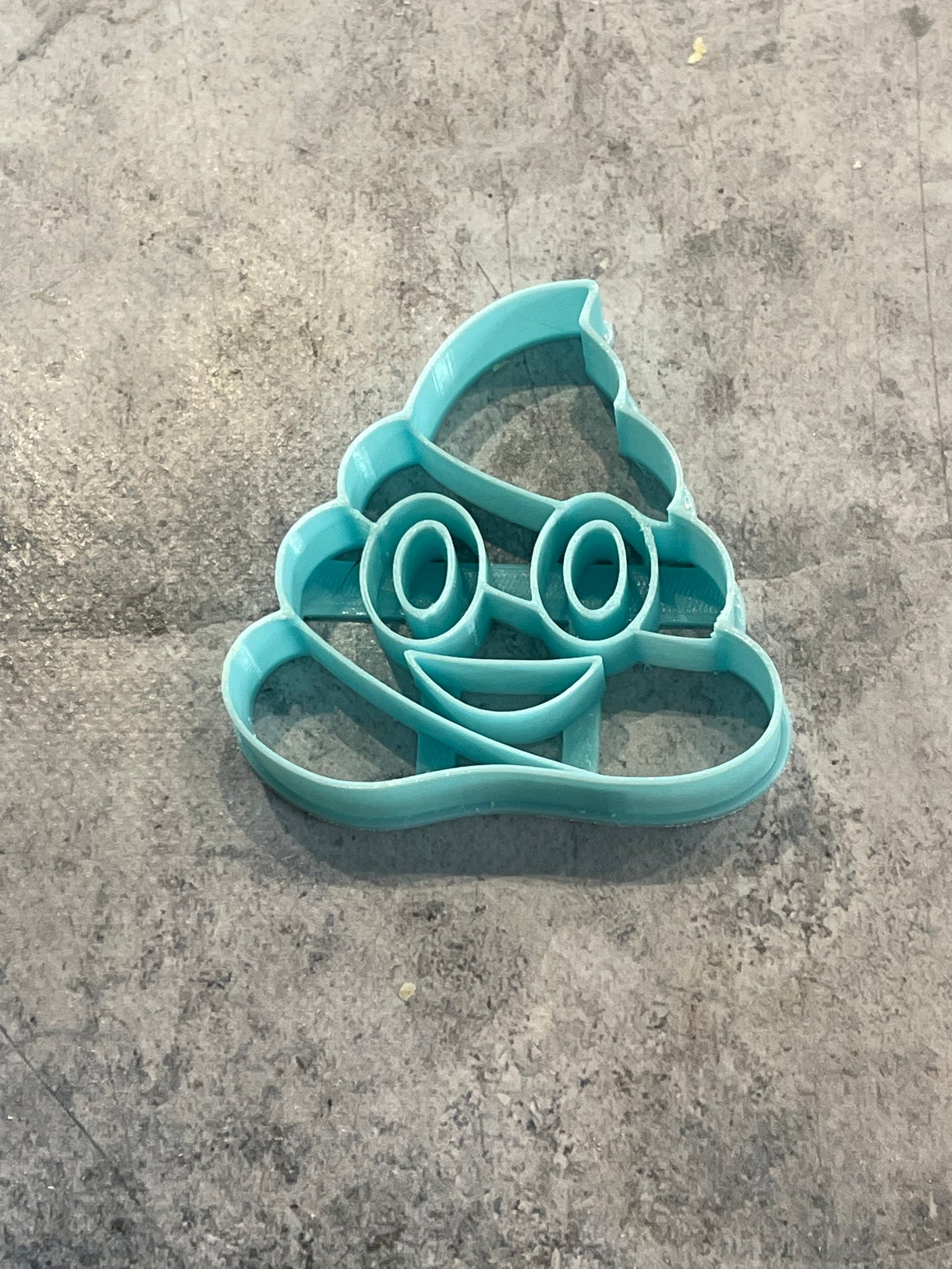 Emporte pièce crotte emoji - Forme - pour la réalisaton de biscuit sablé, patisserie, pate à sucre -Décoration gateau-Fait maison- ELACE
