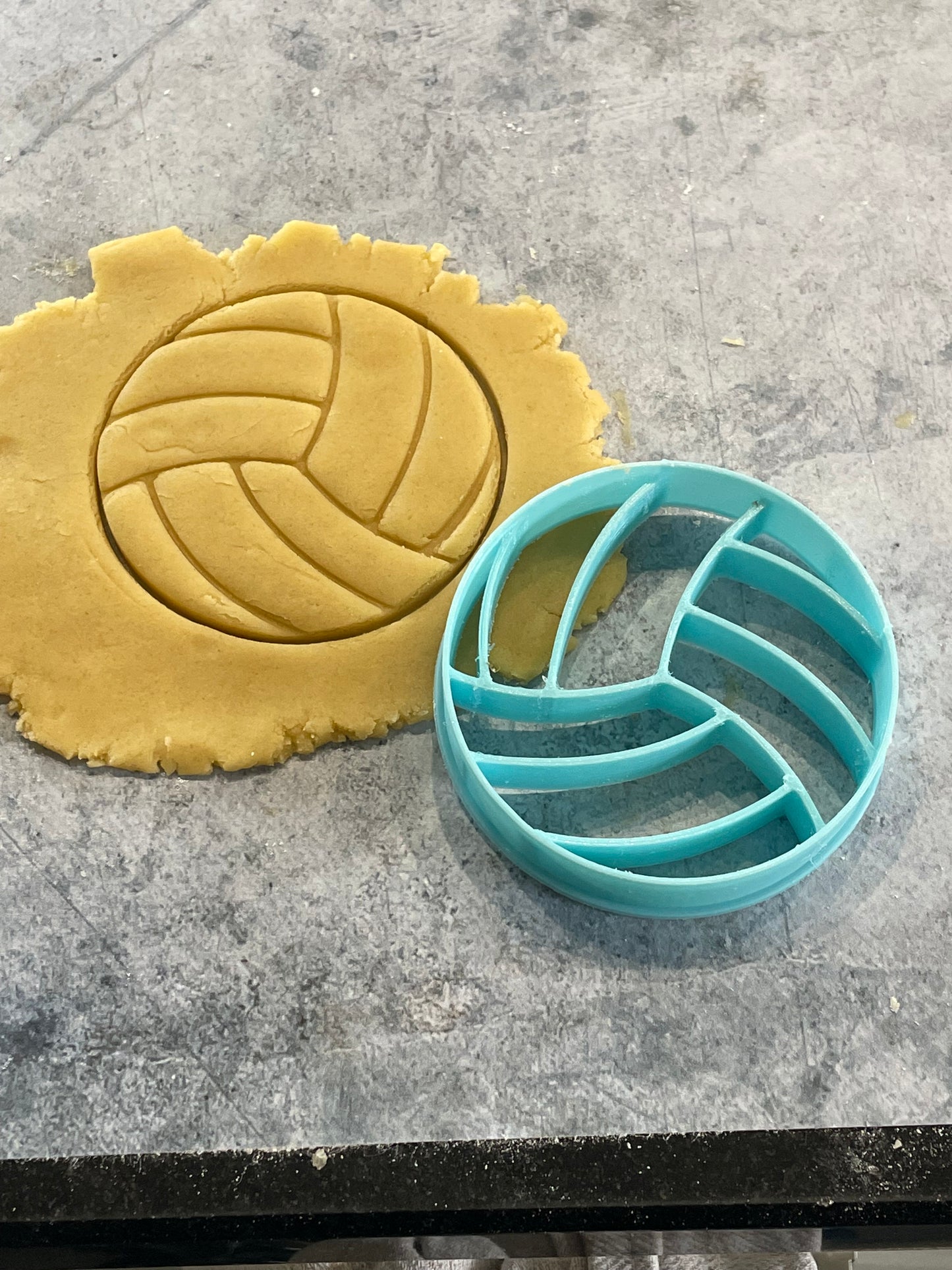 Emporte pièce ballon volley ball - Forme - pour la réalisaton de biscuit sablé, patisserie, pate à sucre -Décoration gateau-Fait maison- ELACE