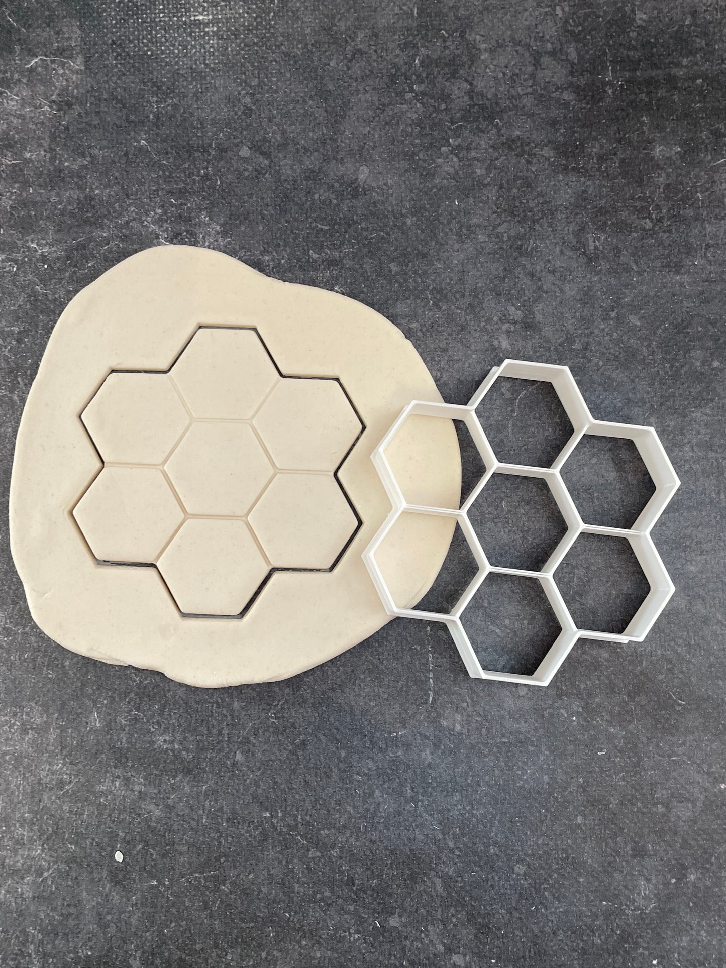 Emporte pièce motif ruche abeille - Forme - pour la réalisaton de biscuit sablé, patisserie, pate à sucre -Décoration gateau-Fait maison- ELACE