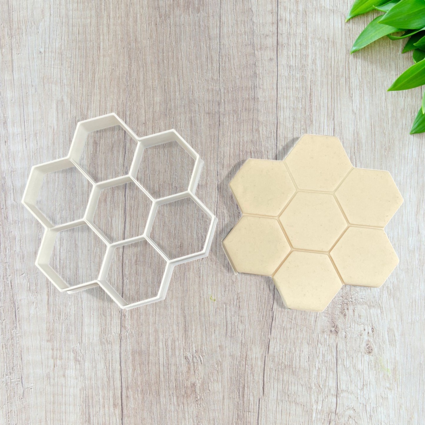 Emporte pièce motif ruche abeille - Forme - pour la réalisaton de biscuit sablé, patisserie, pate à sucre -Décoration gateau-Fait maison- ELACE