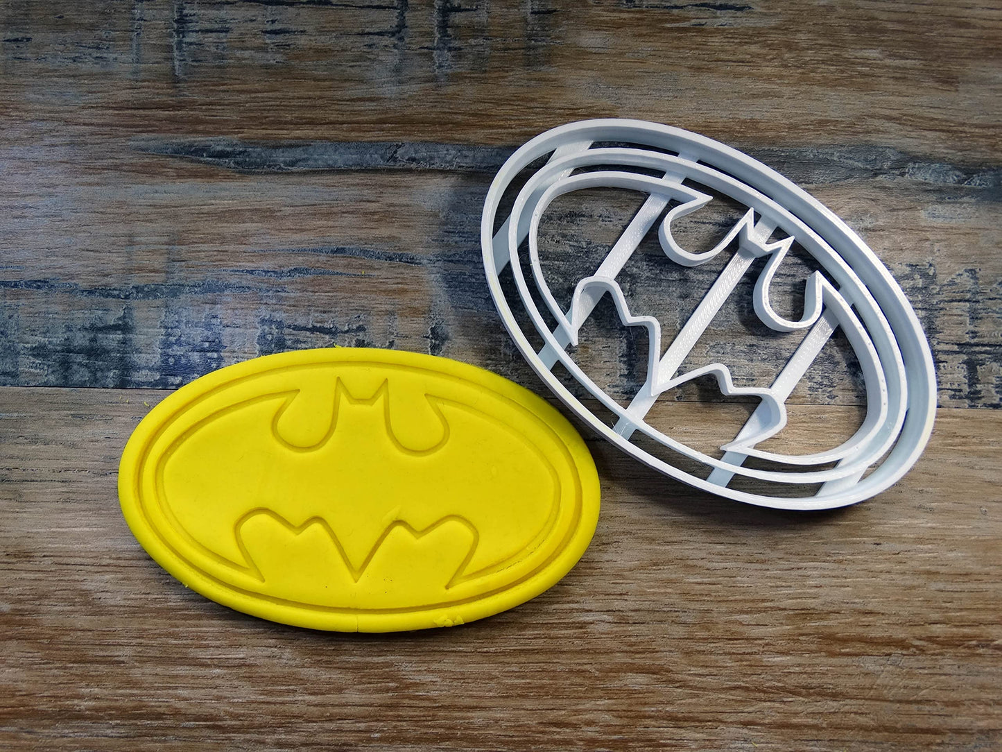 Emporte-pièce BATMAN - Patisserie, sablé, biscuit, pate à  sucre, pate à  modeler-Décoration gateau-Fait maison- ELACE