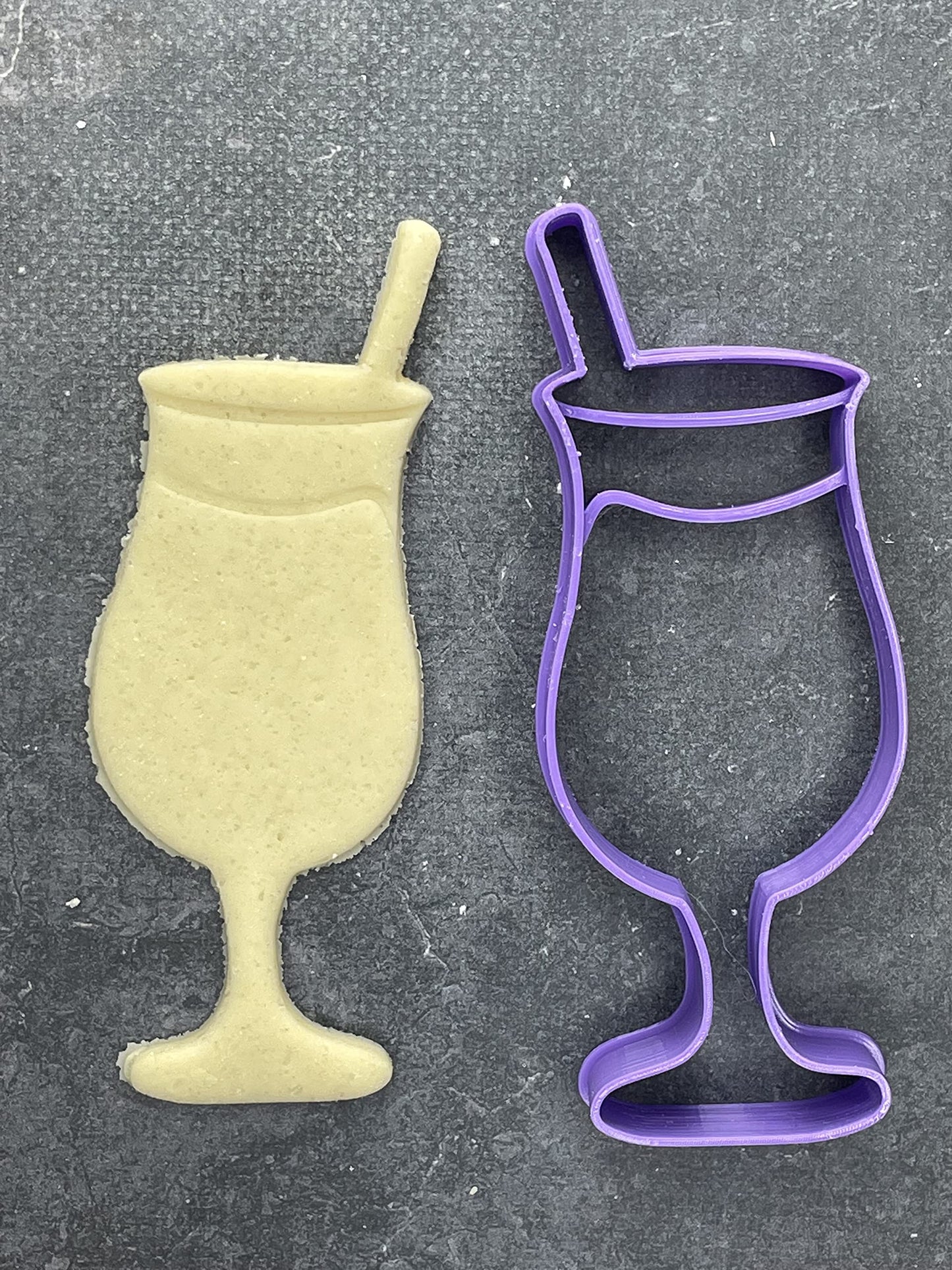 Emporte pièce Verre à pied- Forme - pour la réalisaton de biscuit sablé, patisserie, pate à sucre -Décoration gateau-Fait maison- ELACE