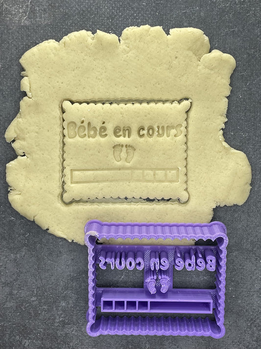 Emporte pièce - Bébé en cours - Message - pour la réalisaton de biscuit sablé, patisserie, pate à sucre -Décoration gateau-Fait maison- ELACE